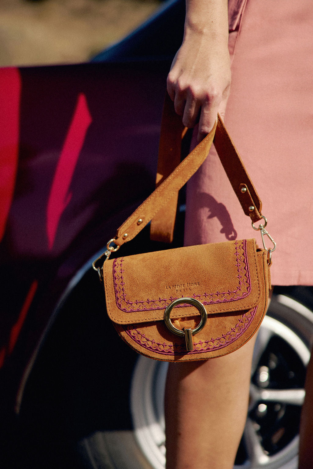 Sac en cuir camel brodé - Jim