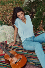 T-shirt col V bleu ciel - Marcelina