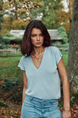 T-shirt col V bleu ciel - Marcelina